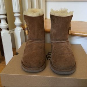 Ugg boots tan in size 7